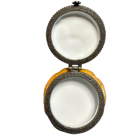 Vintage Christmas manger porcelain trinket box - Picture 7 of 7